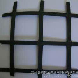 土工格栅家族全览 从钢塑、玻纤到矿用，解析铂帆制品的多元化应用